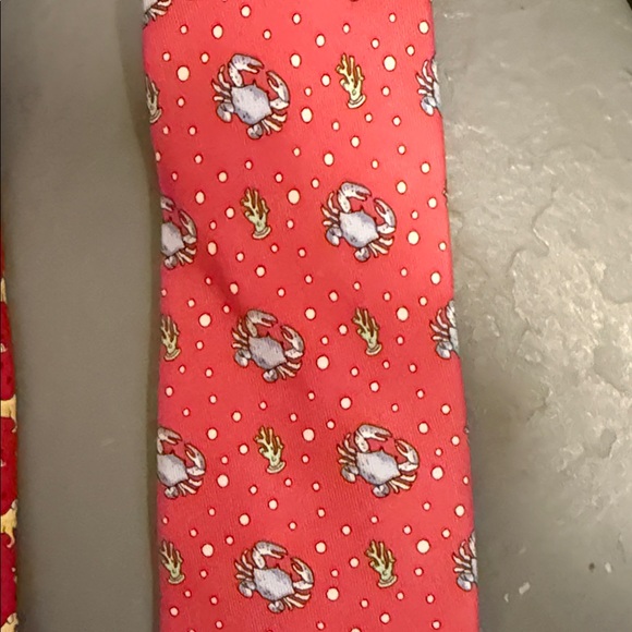 Vineyard vines Stylish Red and Green Men's Ties - Picture 3 of 6